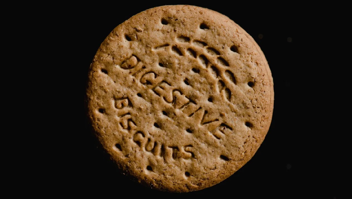 Can Dogs Eat Digestive Biscuits? Pet Help Reviews UK